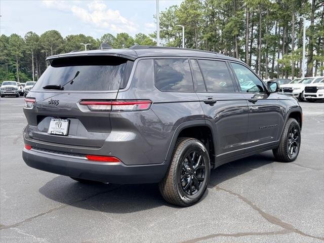 New 2026 Baltic Gray Metallic Clear-Coat Exterior Paint Jeep Laredo image 3