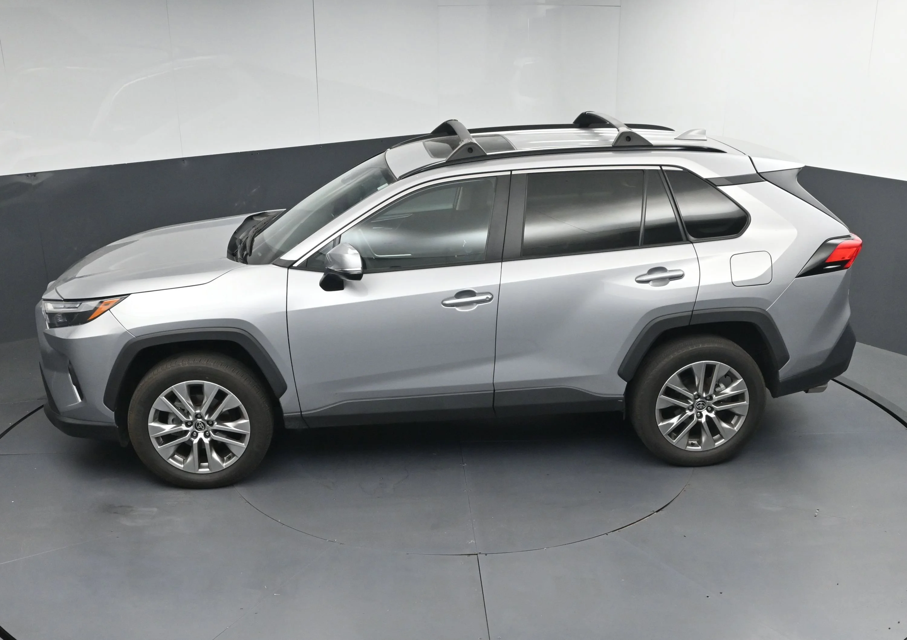 Used 2022 Silver Sky Metallic Toyota XLE Premium image 38