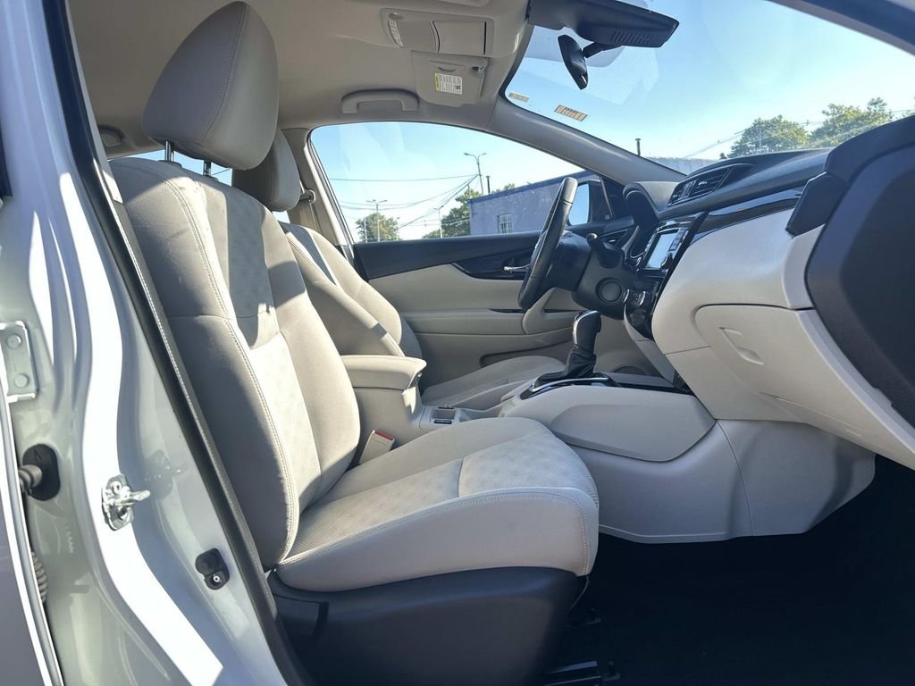 Used 2020 White Nissan SV image 17