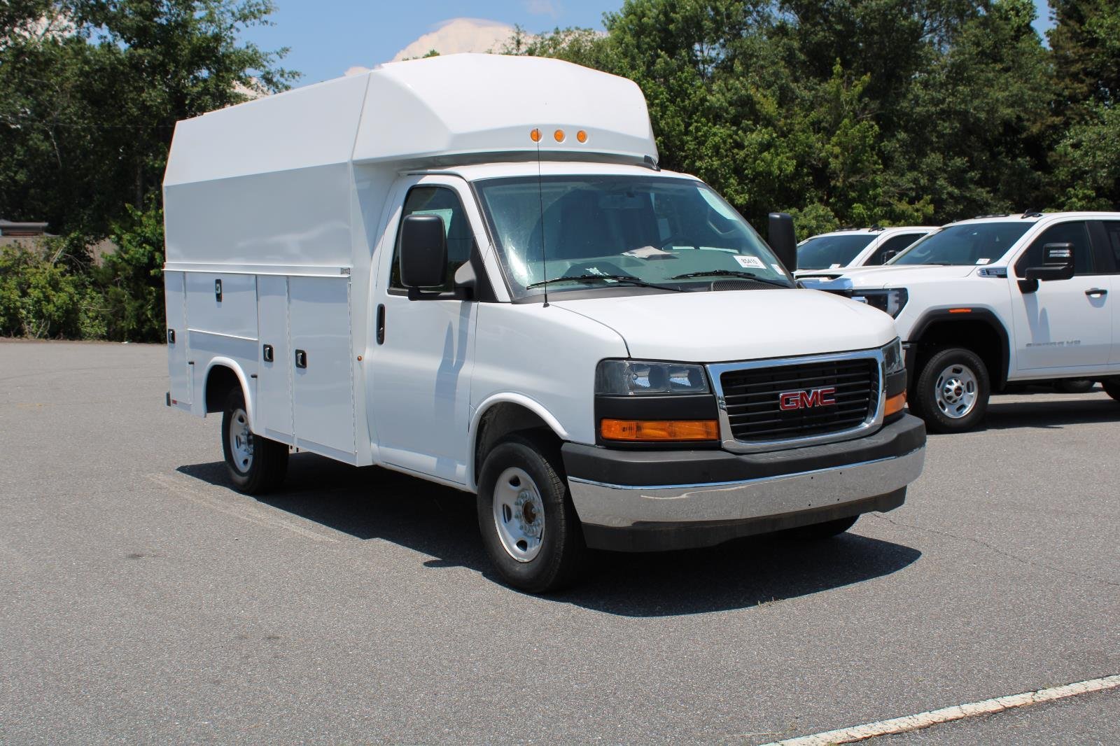 New 2025 Summit White GMC 1WT image 3