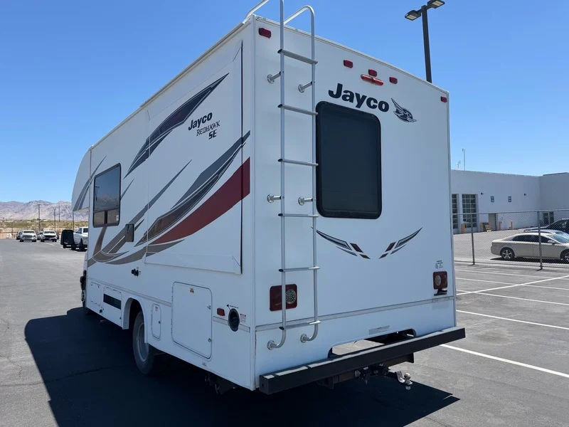 Used 2018 SUMMIT WHITE Chevrolet VAN 159" image 5