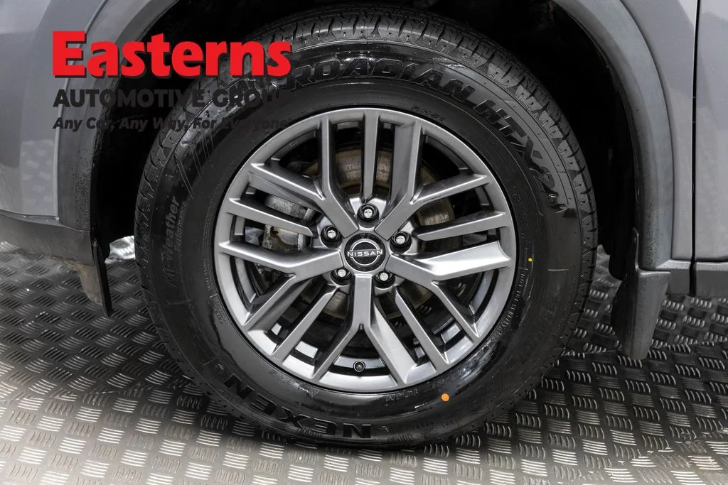 Used 2023 Gray Nissan S image 33