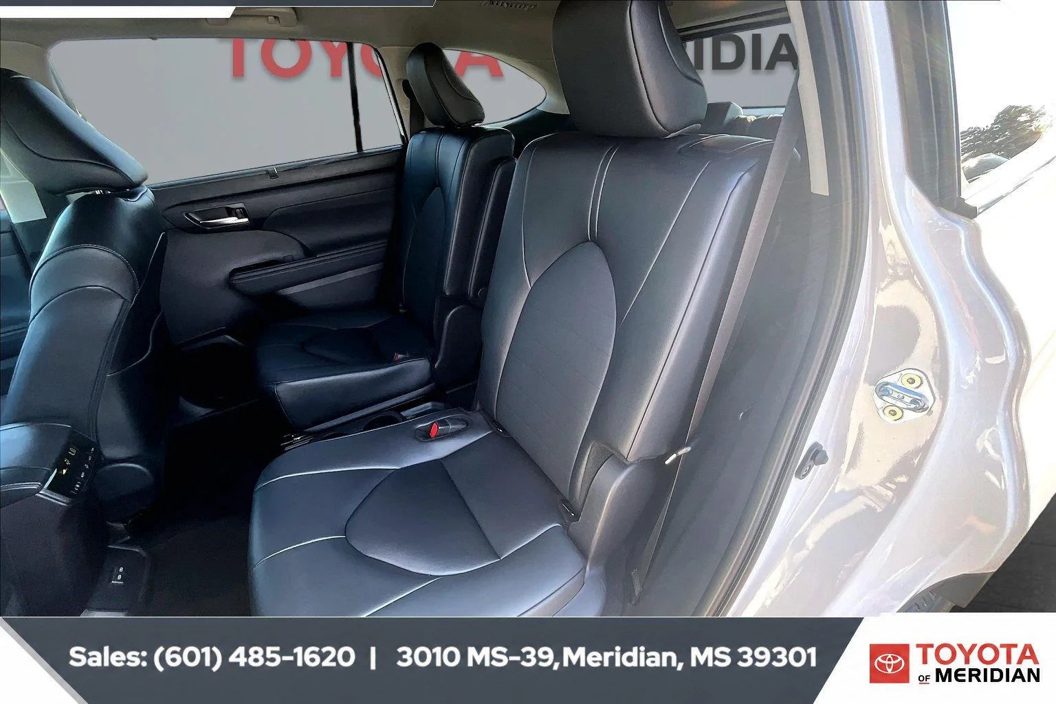 Used 2026 Wind Chill Pearl Toyota XLE image 19