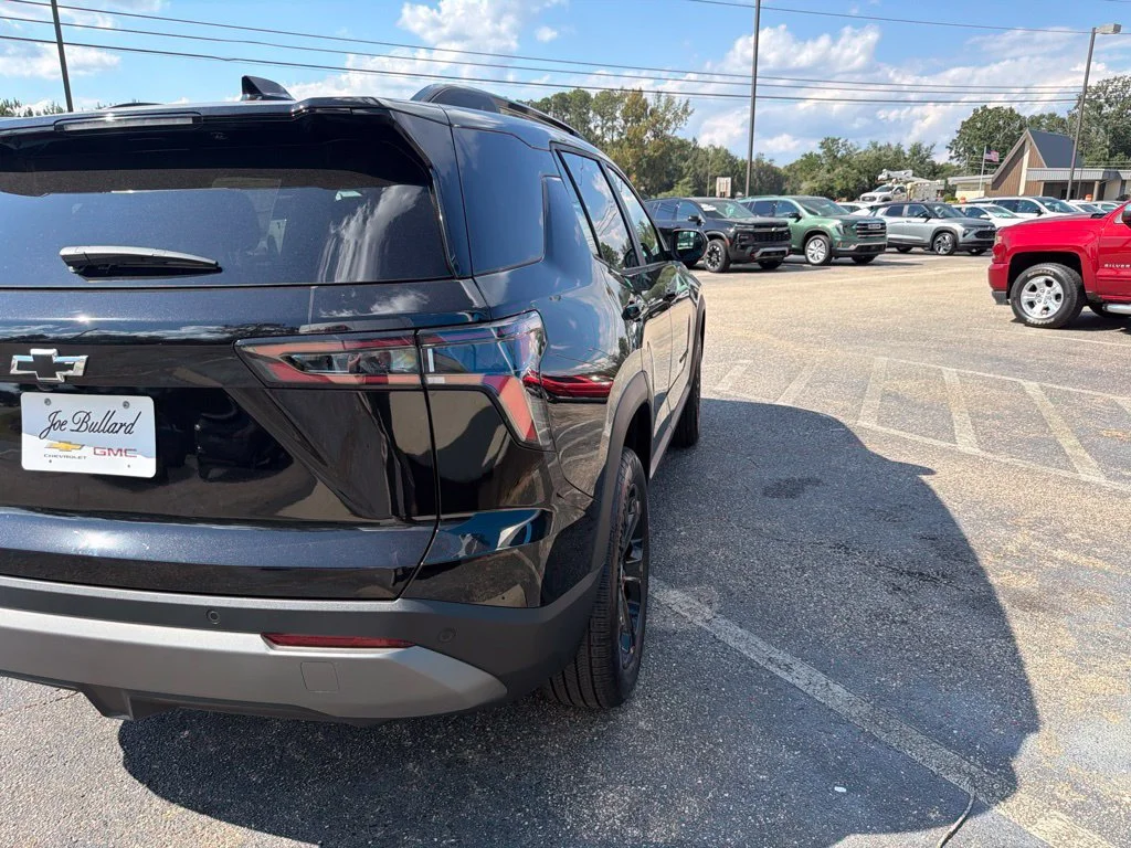 New 2027 Mosaic Black Metallic Chevrolet LT image 6