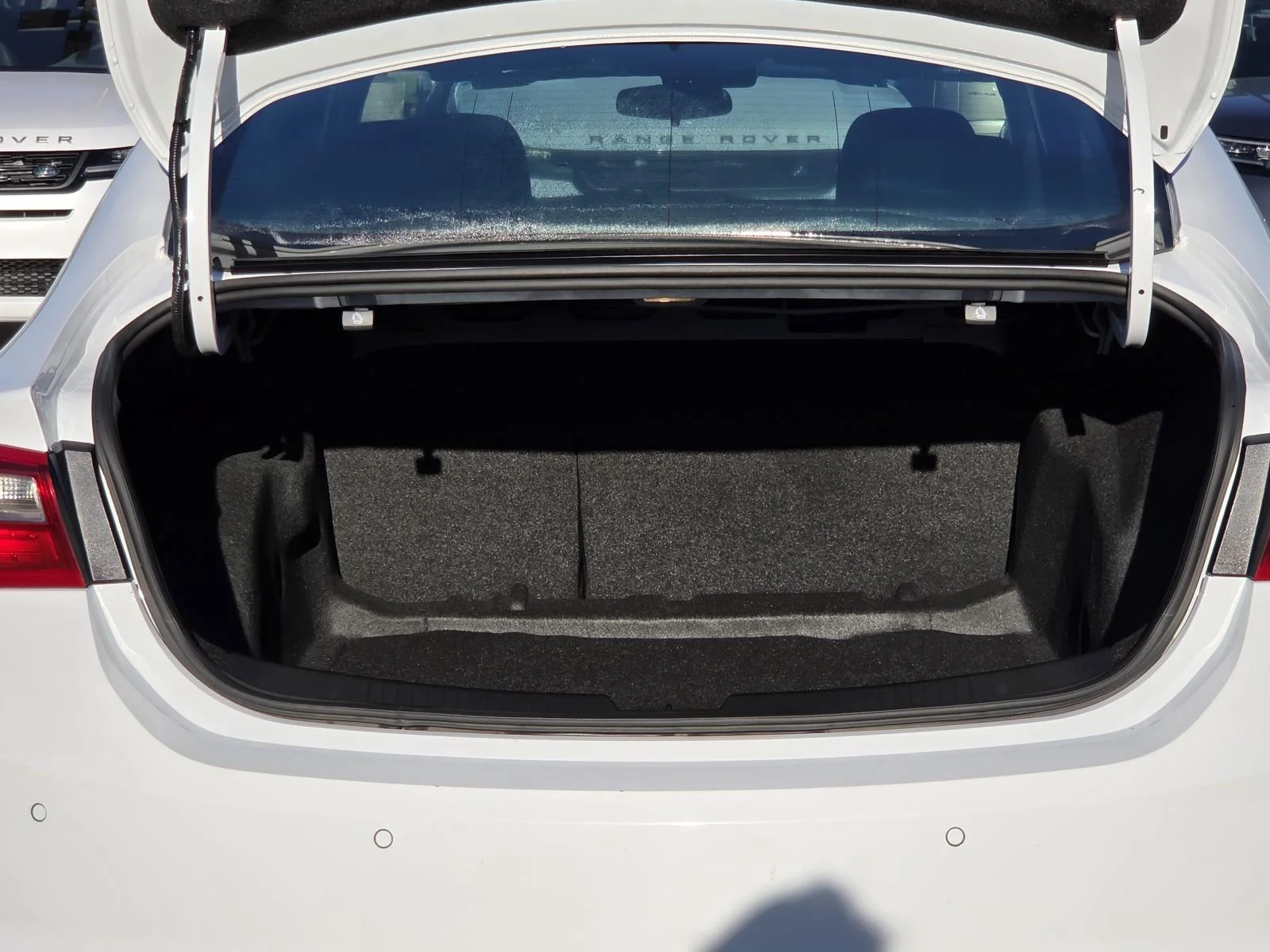 Used 2025 Summit White Chevrolet LT image 9
