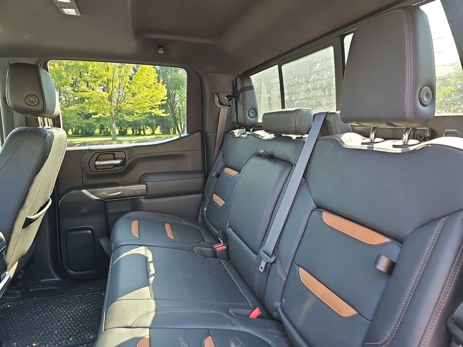 Used 2022 Summit White GMC AT4 image 16