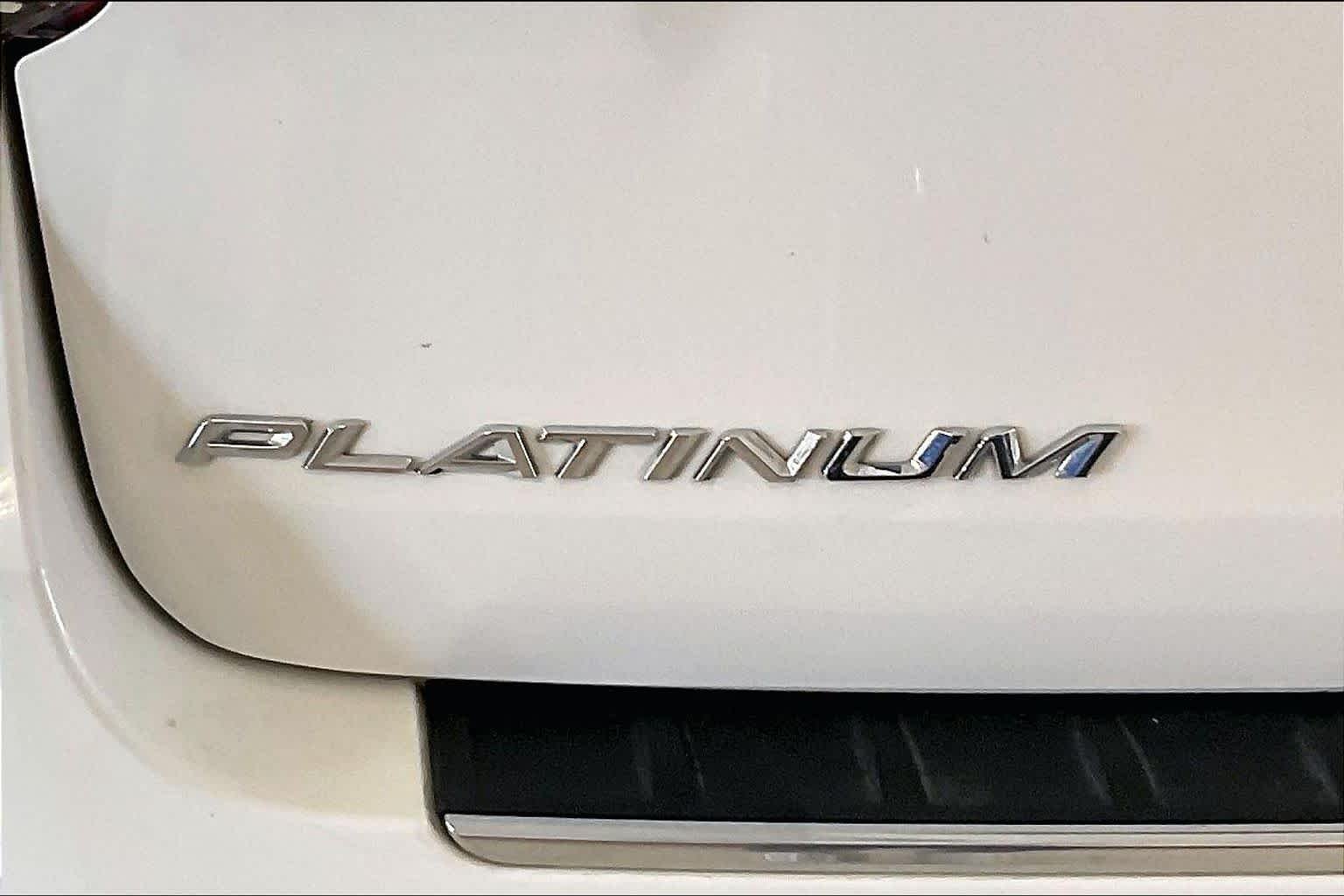 Used 2023 Star White Metallic Tri-Coat Ford Platinum image 30