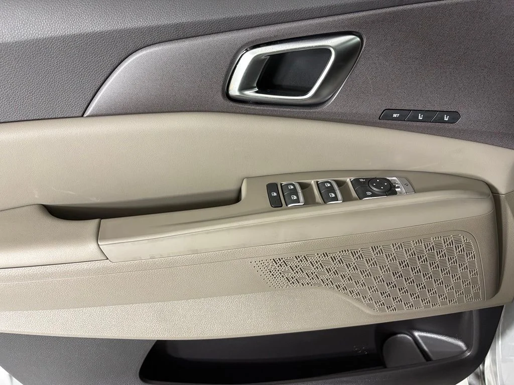 New 2026 Ceramic Silver Kia EX image 18