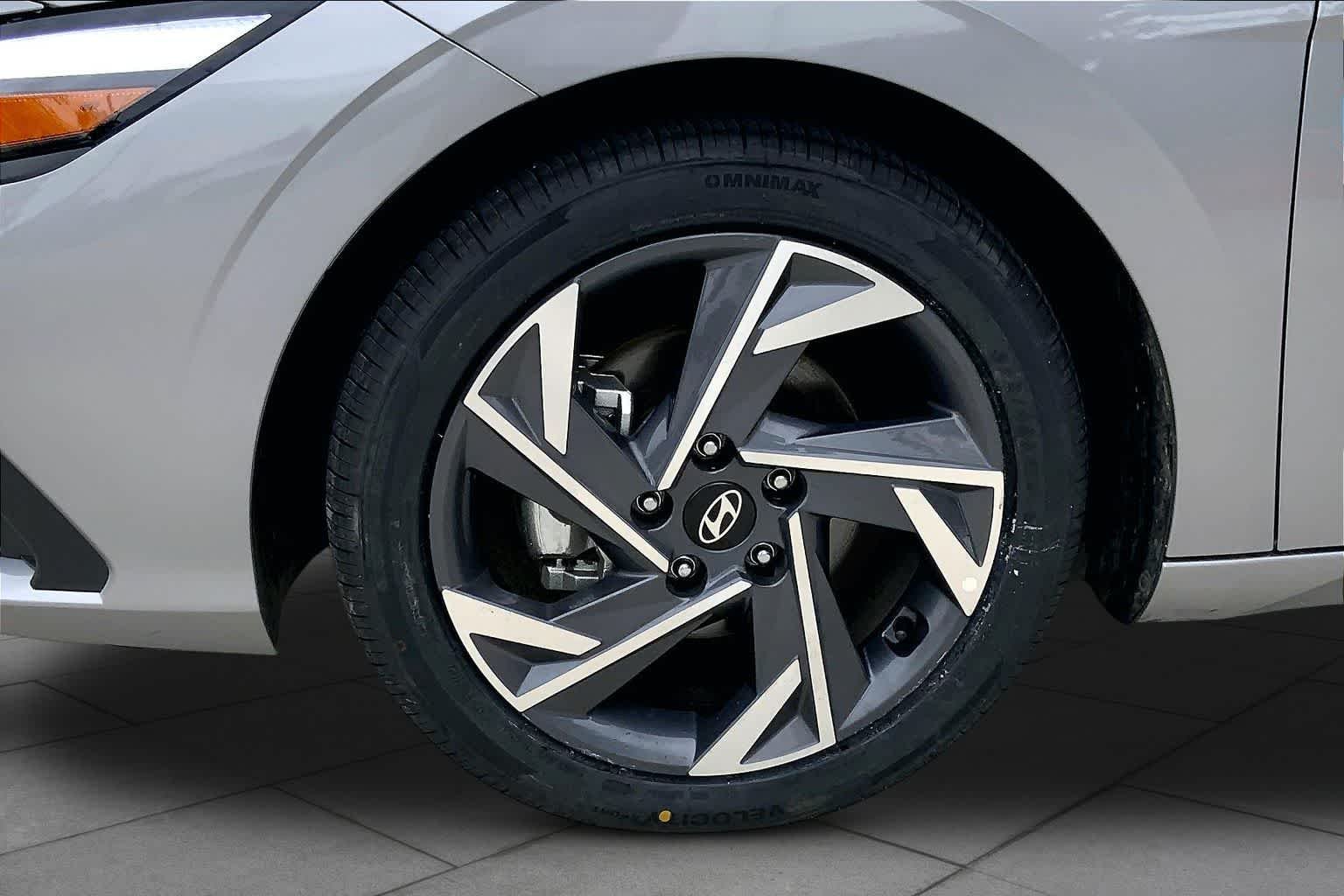 2025 Hyundai Elantra SEL - Photo 11
