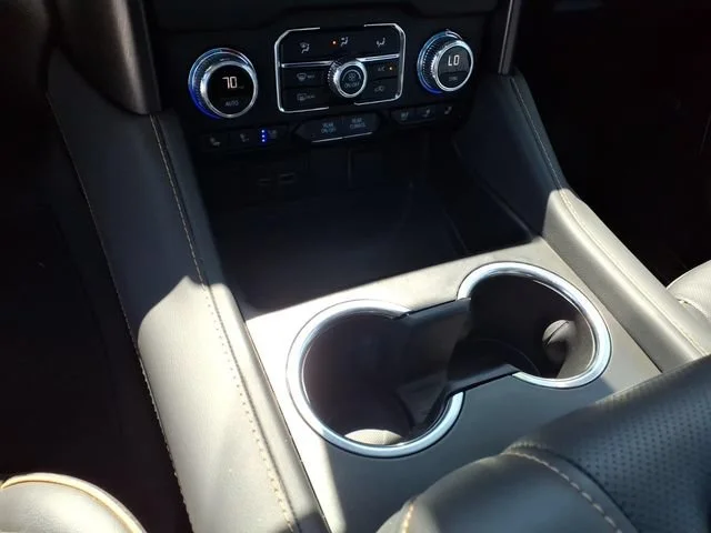 2023 GMC Yukon AT4 - Photo 10