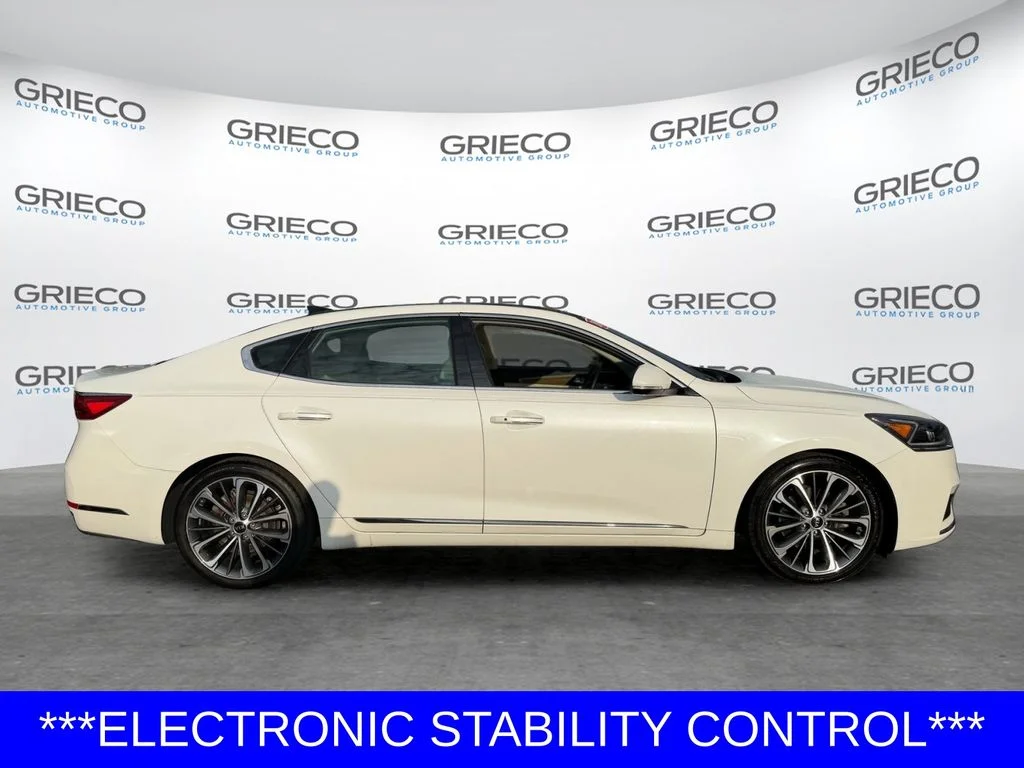 Used 2019 White Kia Technology image 8