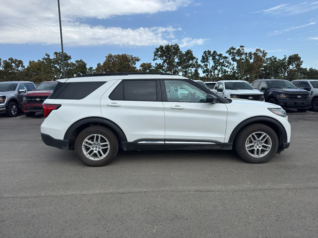 Certified Used 2025 Star White Ford Active image 4