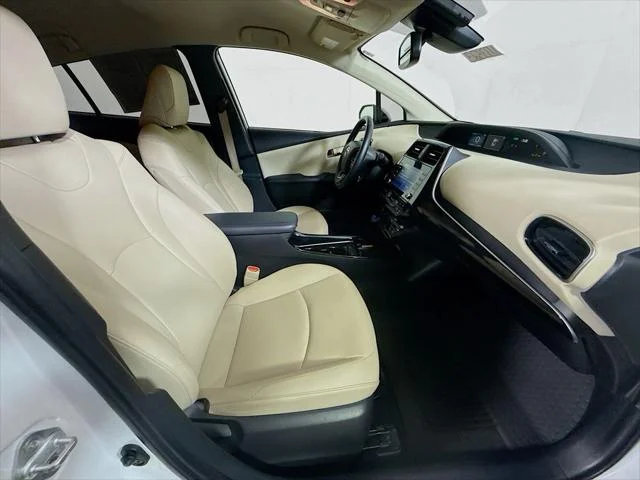 Certified Used 2022 WIND CHILL PEARL Toyota  image 28