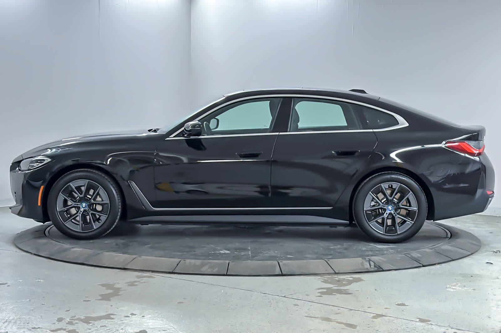 Certified Used 2024 Jet Black BMW eDrive35 image 5