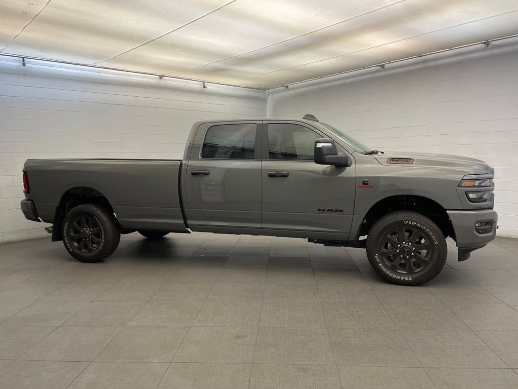 New 2026 Ceramic Gray Clear-Coat Exterior Paint RAM Big Horn SRW image 2