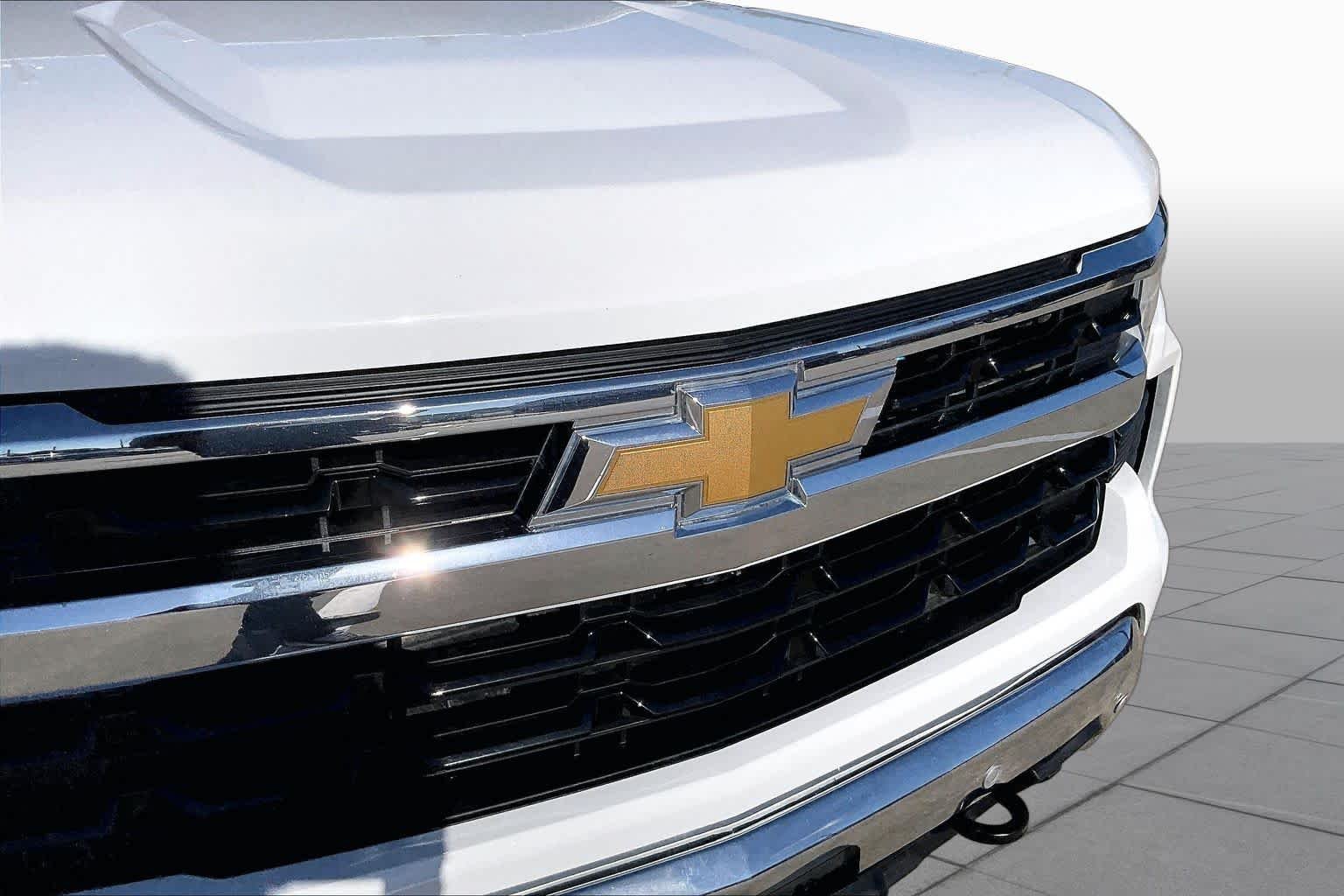 Used 2025 Summit White Chevrolet LT image 29