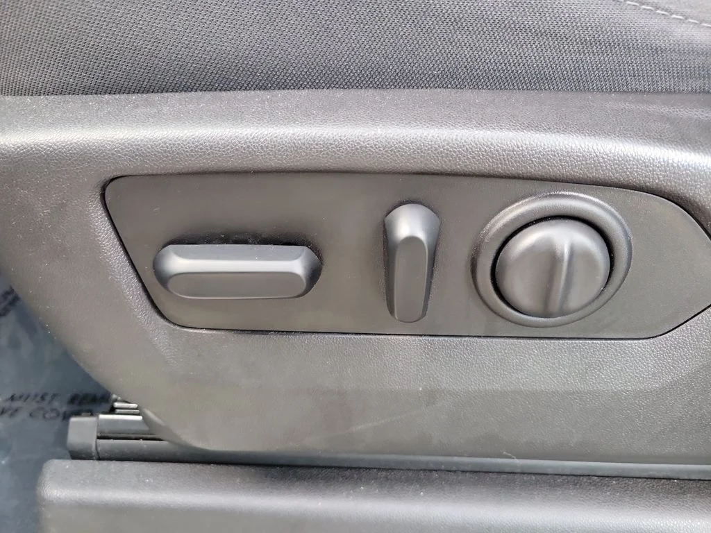 Used 2019 Silver Chevrolet RST image 24