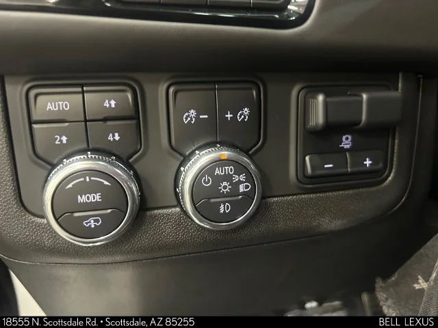 Used 2025 White GMC AT4 Ultimate image 24