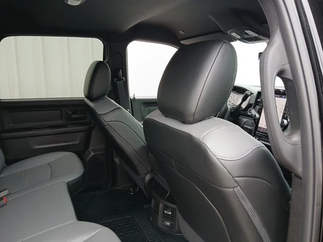 New 2026 Diamond Black Crystal Pearl-Coat Exterior Paint RAM Tradesman image 19