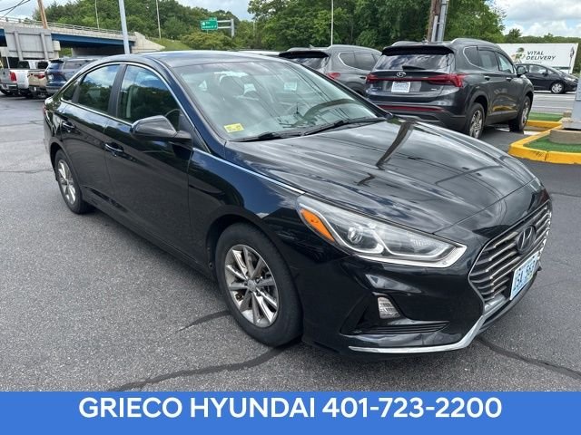 Used 2019 Black Hyundai SE image 1