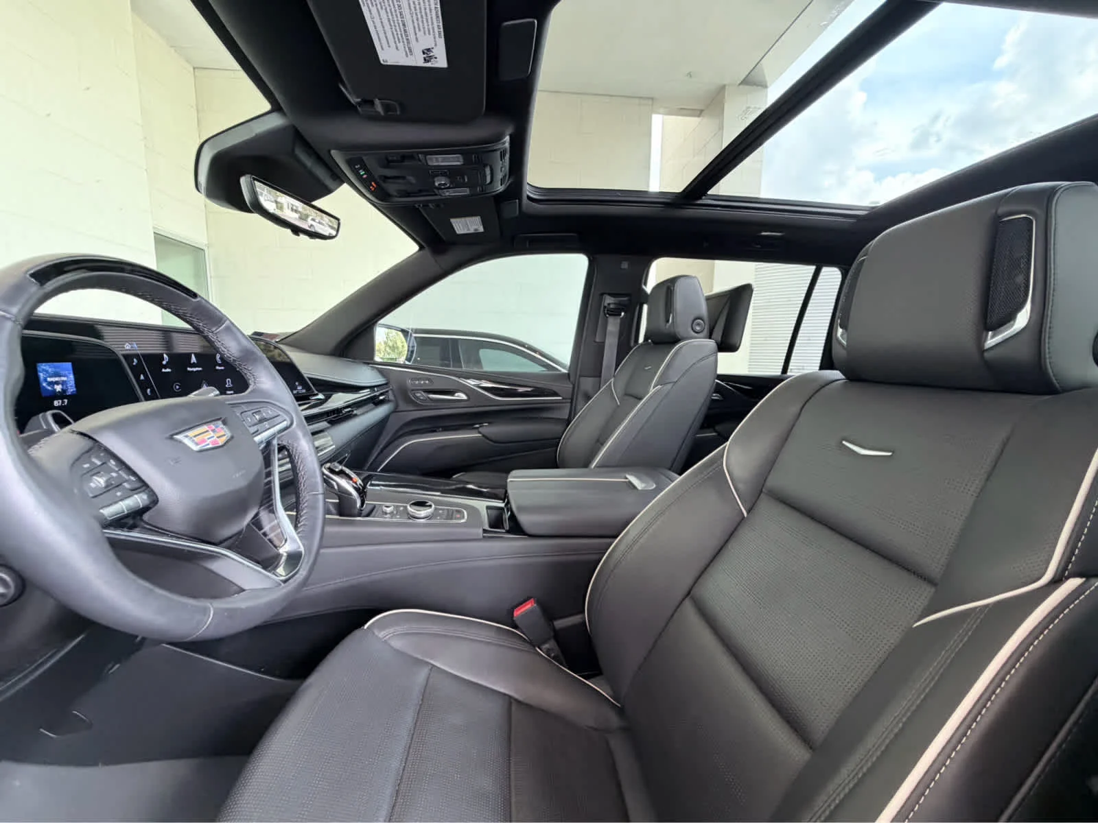 Certified Used 2024 Crystal White Tricoat Cadillac Sport image 15