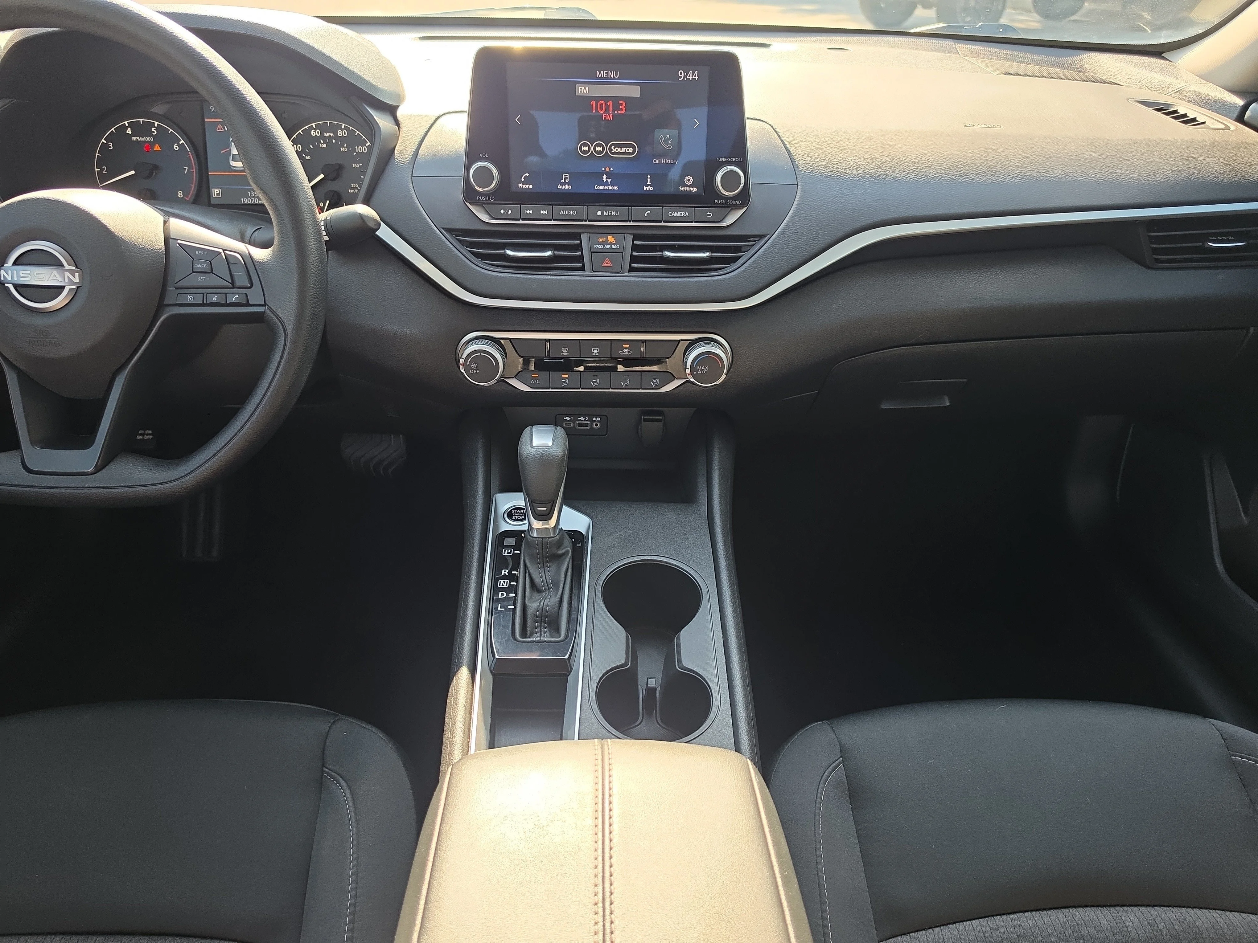 Certified Used 2025 Glacier White Nissan S image 14