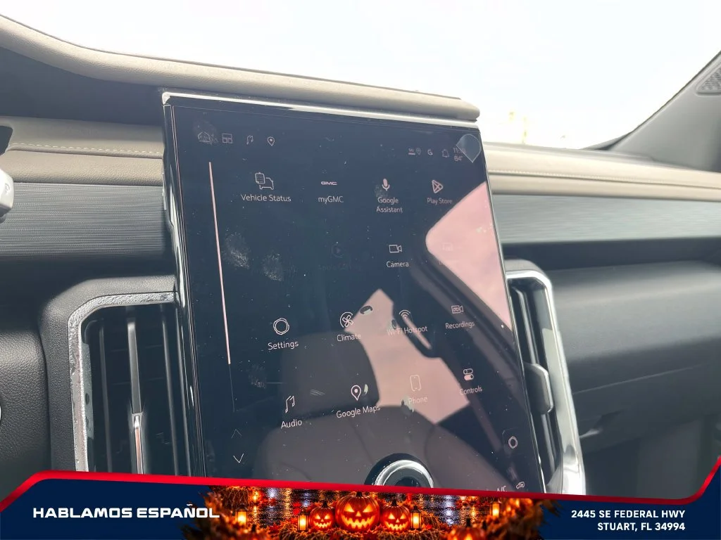 New 2027 Glacier White Tricoat GMC Elevation image 31