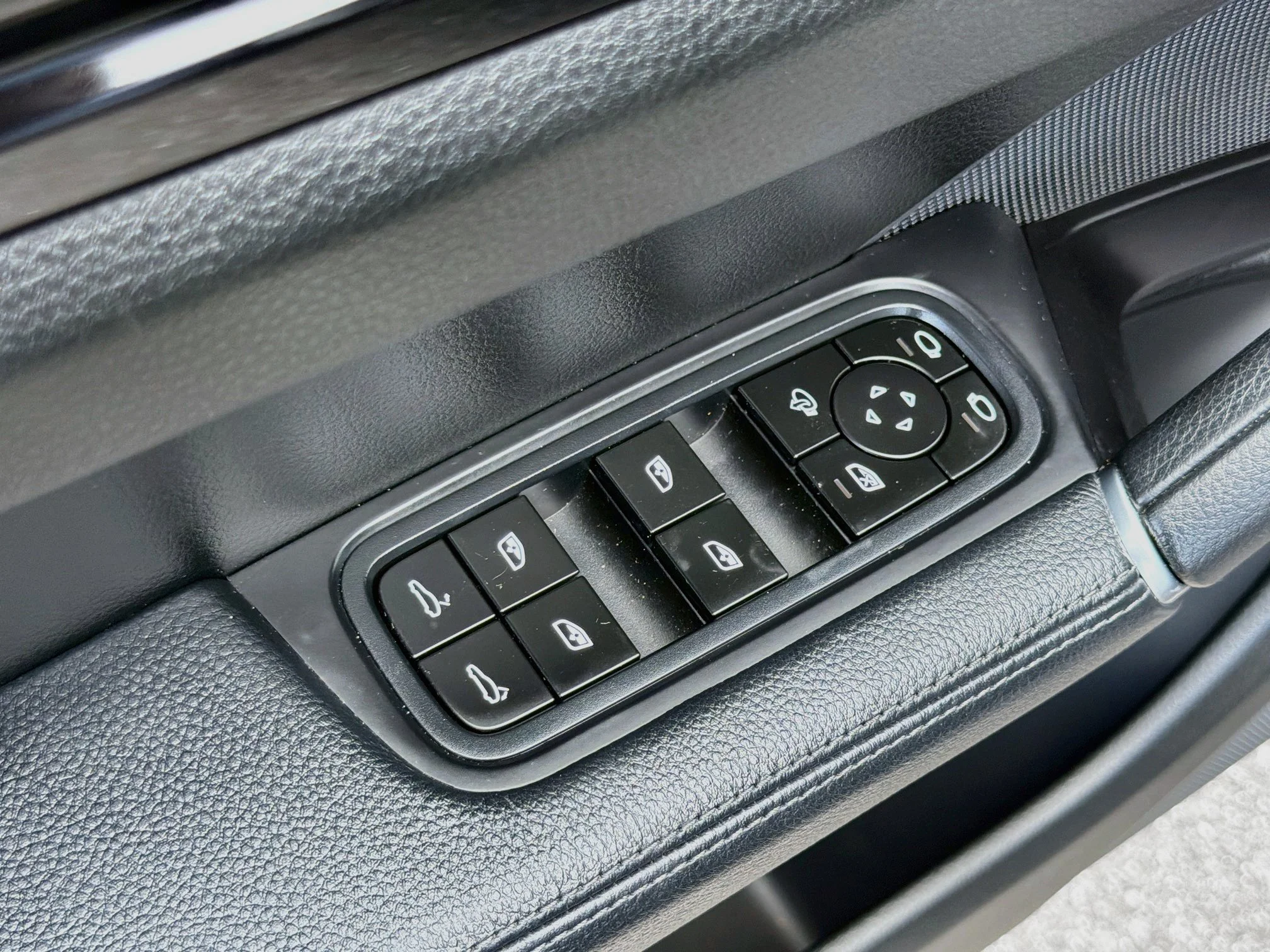 Used 2023 Chalk Porsche Platinum Edition image 22