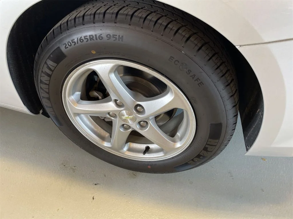 Used 2017 Silver Chevrolet LS image 12
