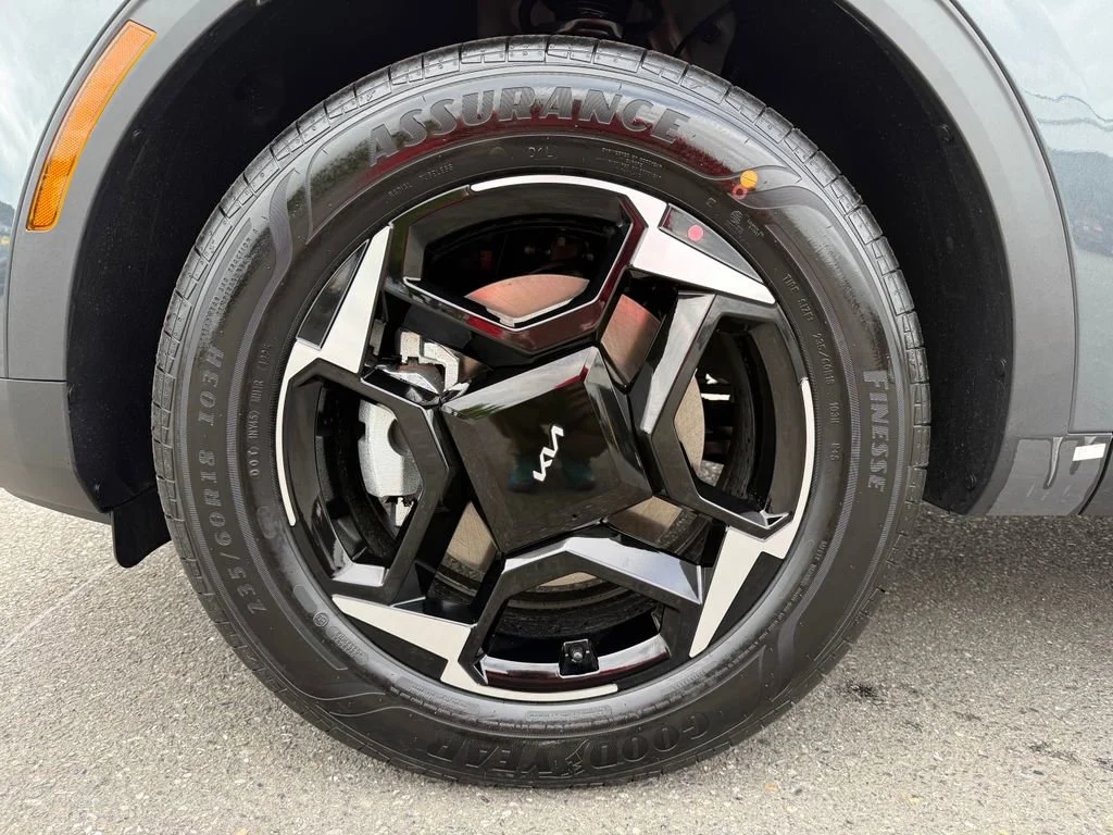 New 2026 Gravity Gray Kia EX image 9