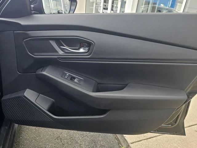 Used 2025 Black Honda SE image 11