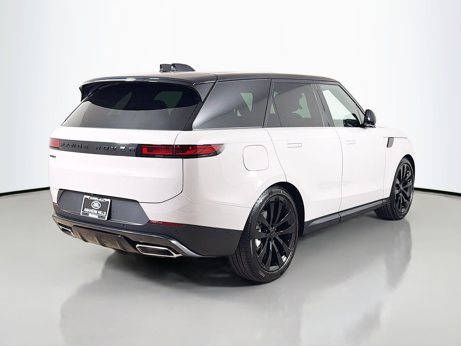 New 2026 Borasco Grey Land Rover SE image 5