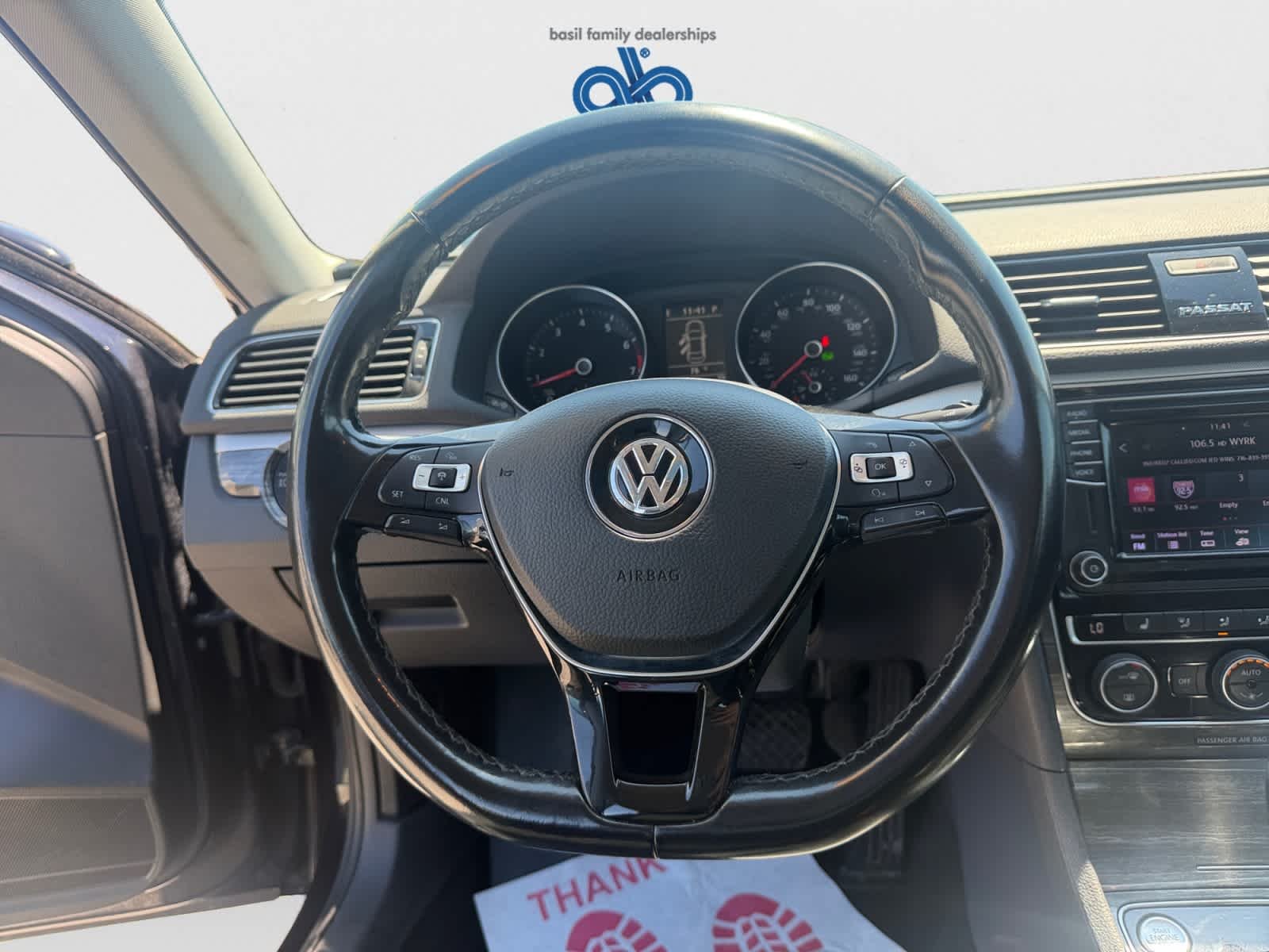 Used 2018 Deep Black Pearl Metallic Volkswagen 2.0T SE image 16