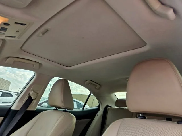 Used 2018 Eminent White Pearl Lexus 300 image 6