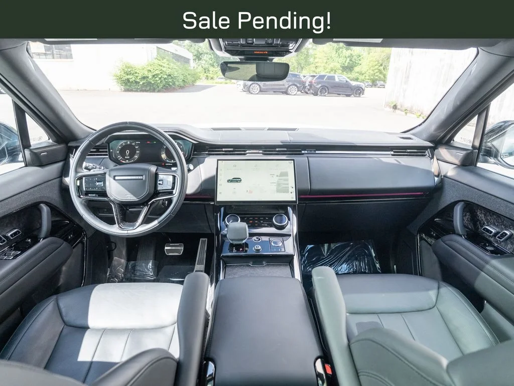 Certified Used 2023 White Land Rover SE Dynamic image 18