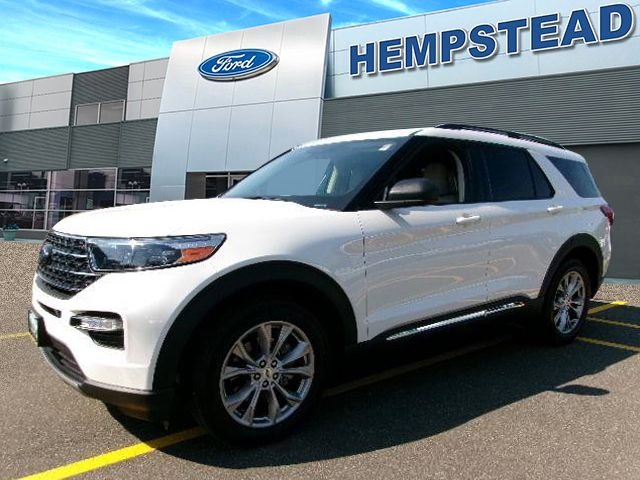 2023 Ford Explorer XLT 4WD's photo