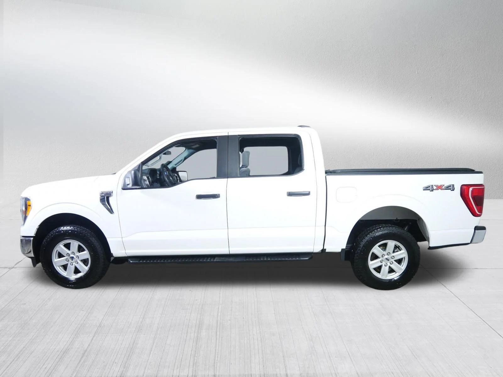 Used 2022 Space White Metallic Ford XLT image 4