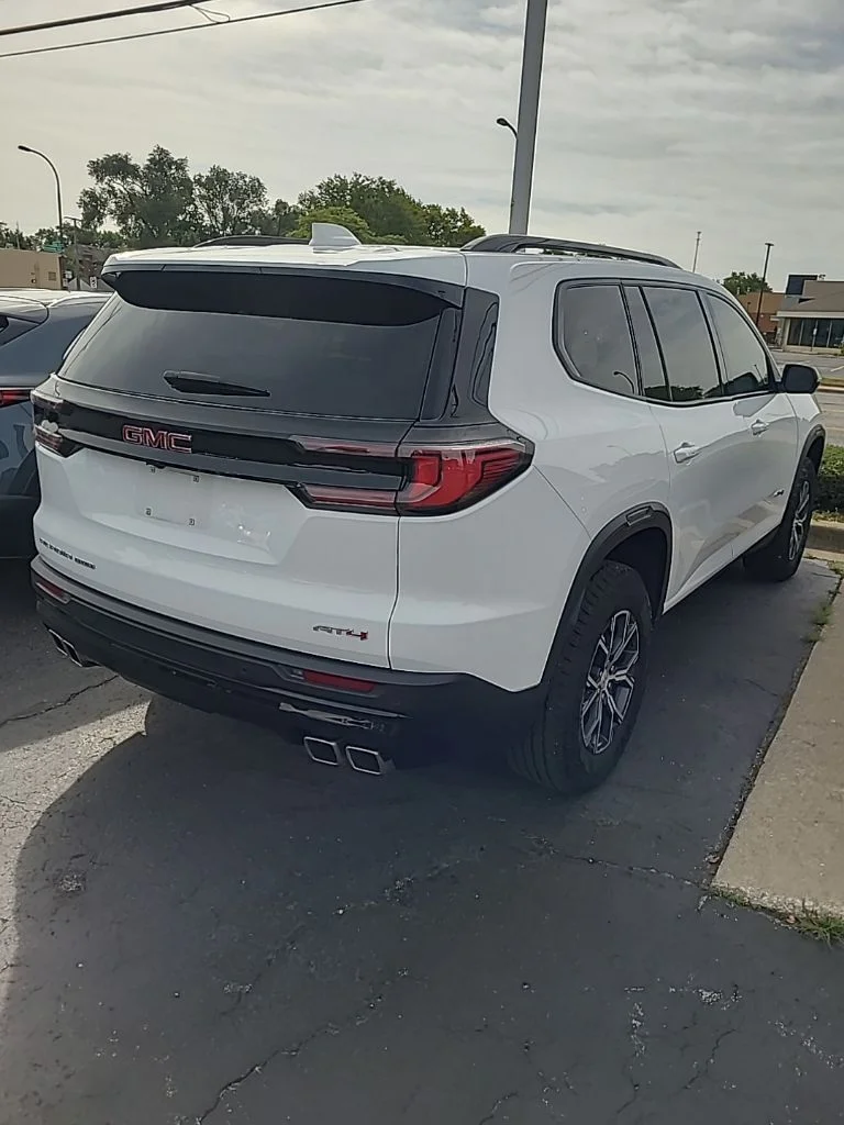 Used 2024 White GMC AT4 image 3