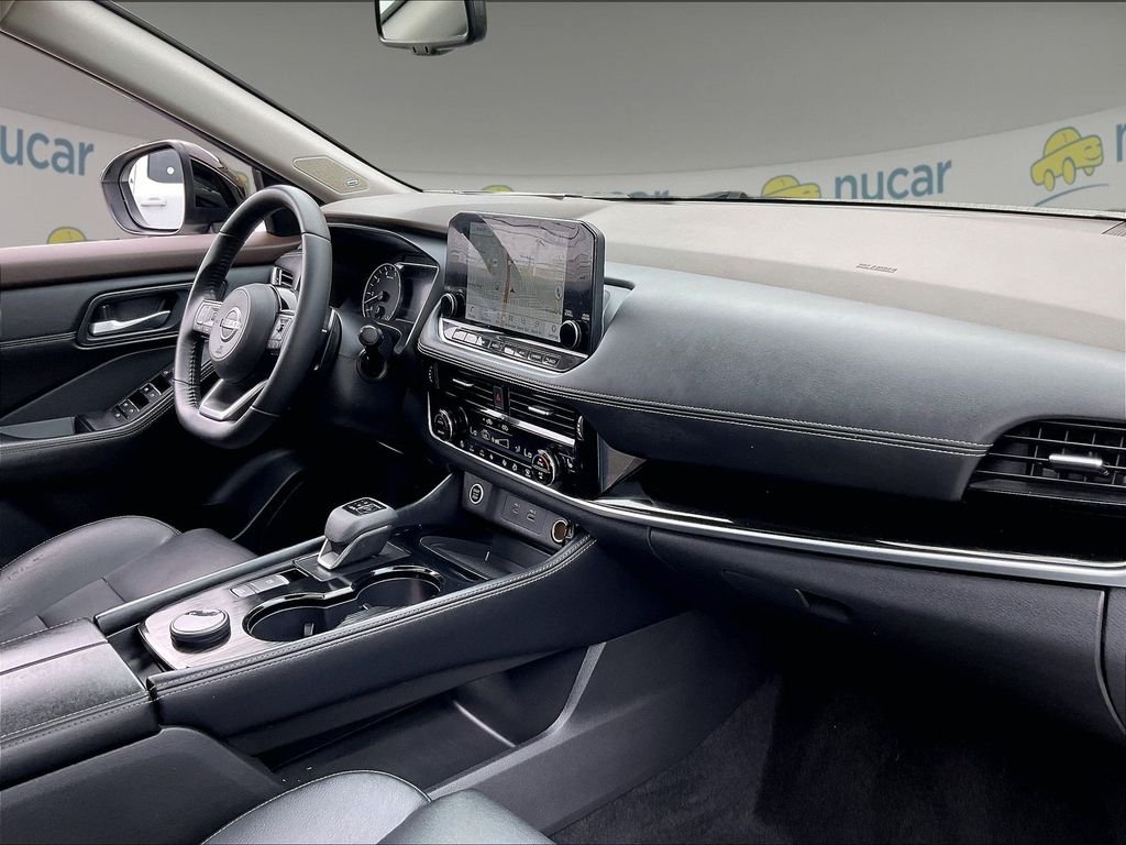 Used 2023 Pearl White Tricoat/Super Black Nissan SL image 14