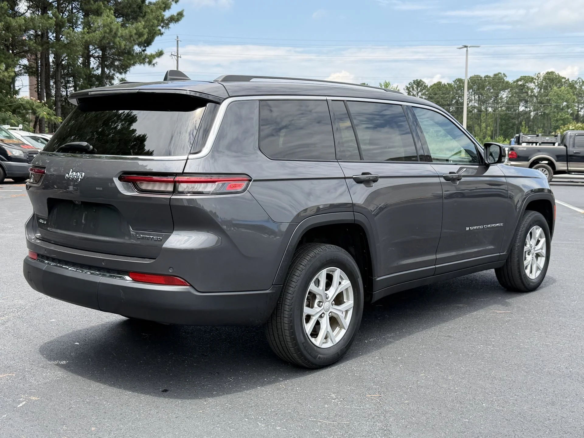 Used 2023 Metallic Jeep Limited image 20