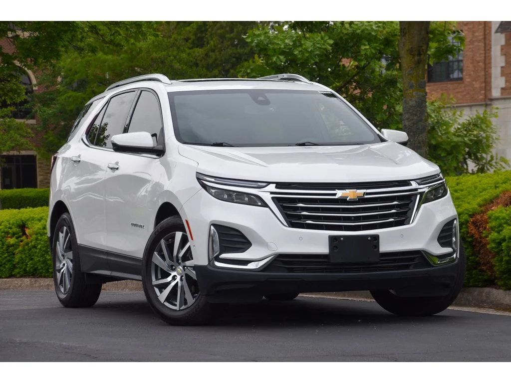 Used 2022 Iridescent Pearl Tricoat Chevrolet Premier image 1