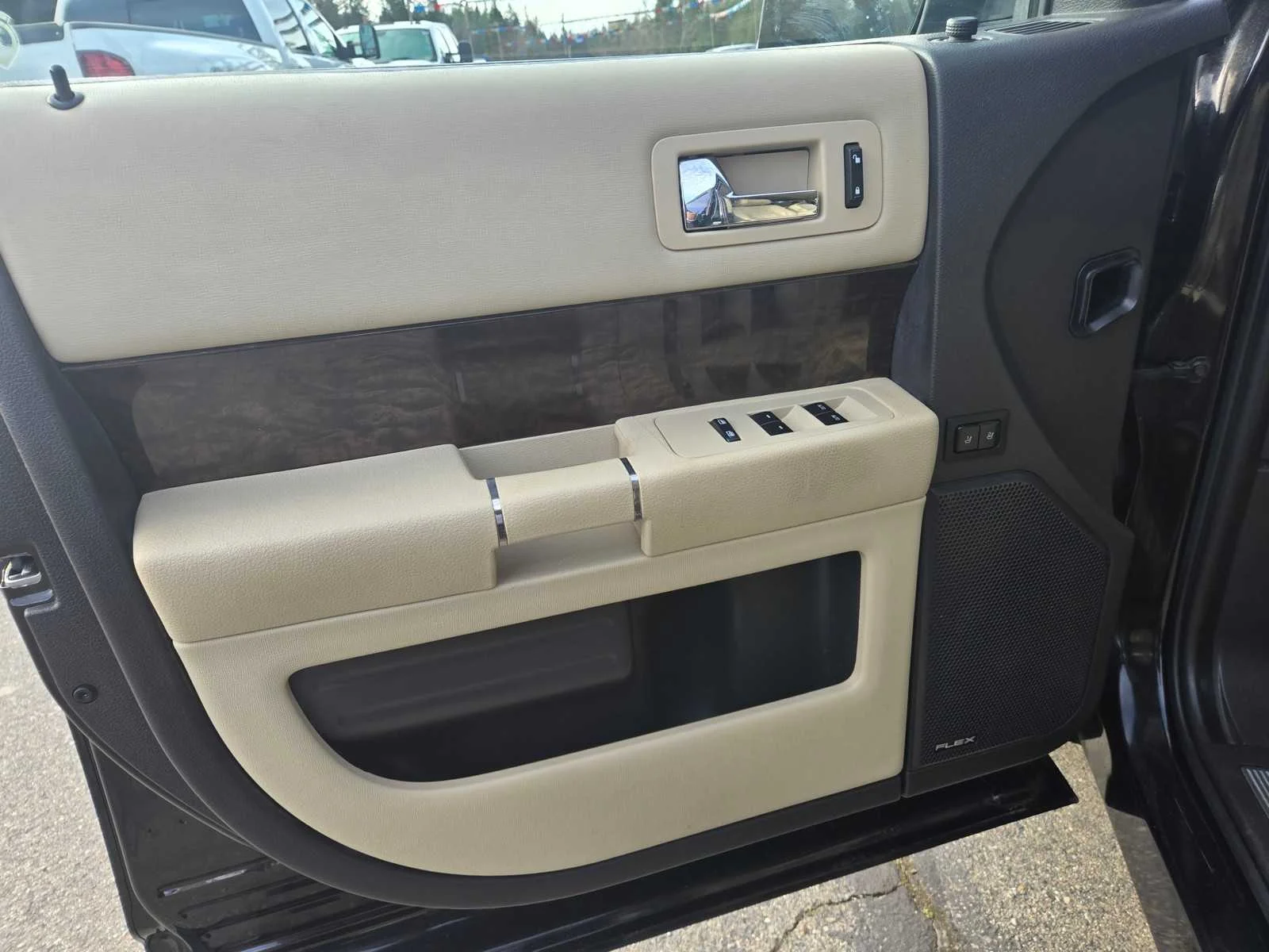 Used 2019  Ford Limited image 27