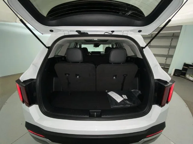 Used 2026 White Kia S image 25