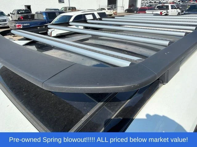 Used 2020  Land Rover SE image 18