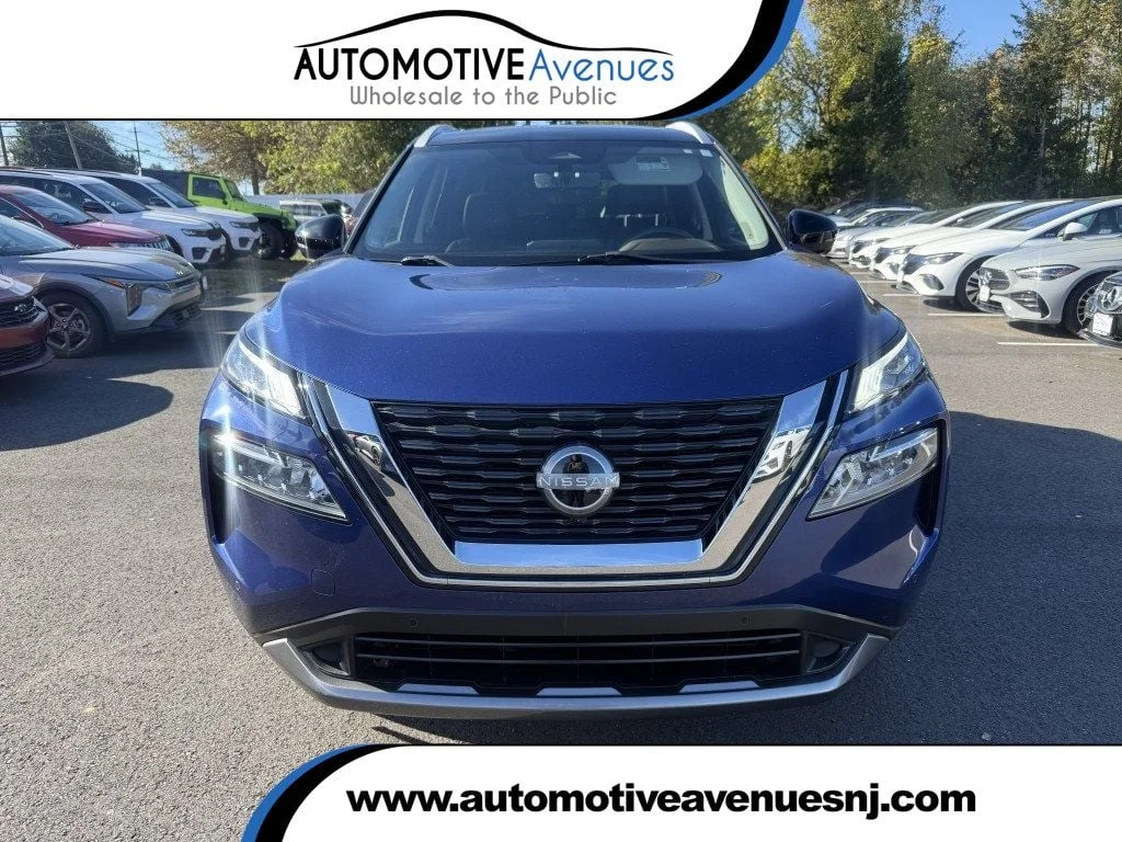 Used 2023 Caspian Blue Metallic Nissan AWD SL image 1
