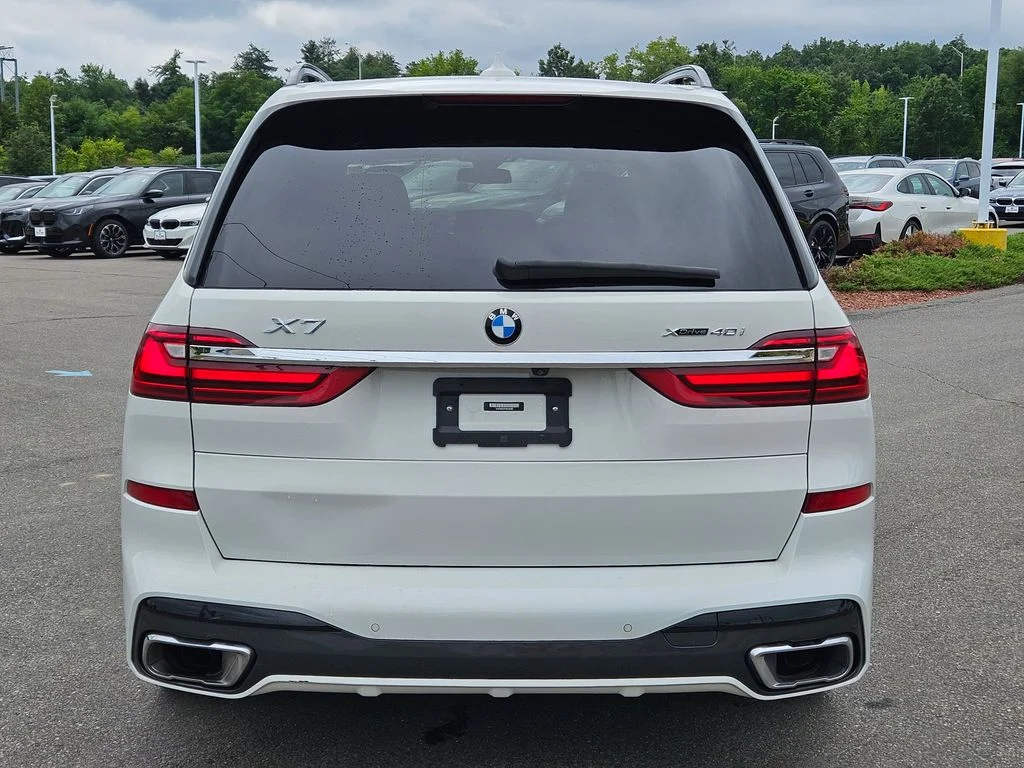 Certified Used 2022 Alpine White BMW xDrive40i image 6
