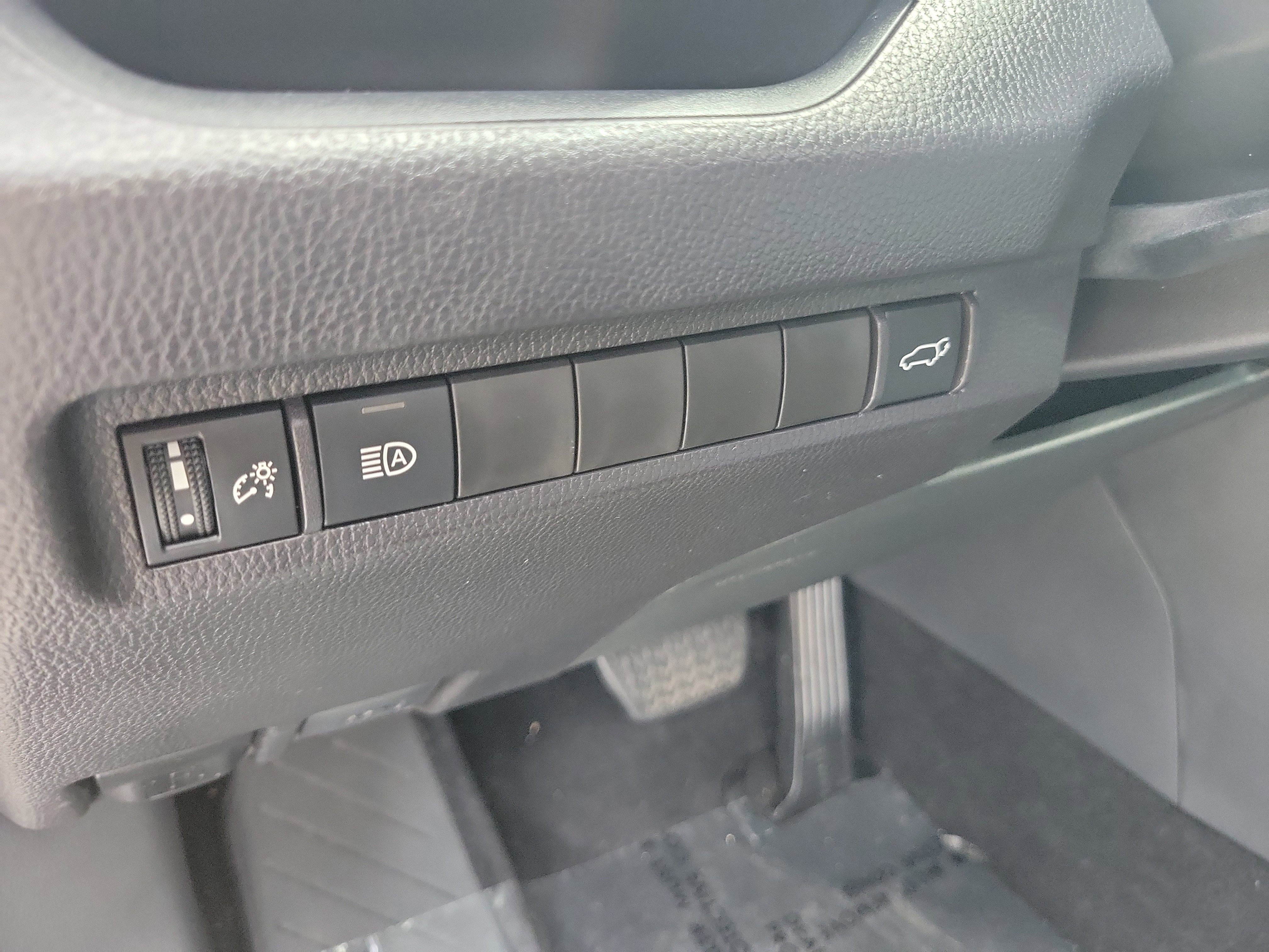 Used 2025 Silver Sky Metallic Toyota XLE image 28