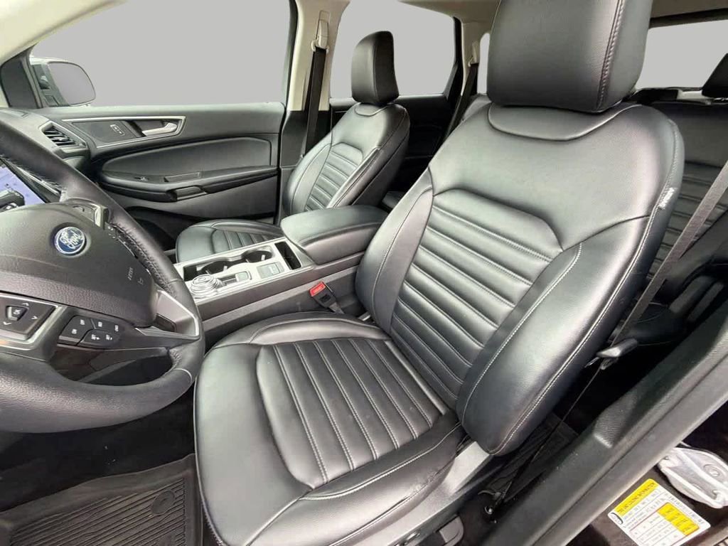 Used 2022  Ford SEL image 17