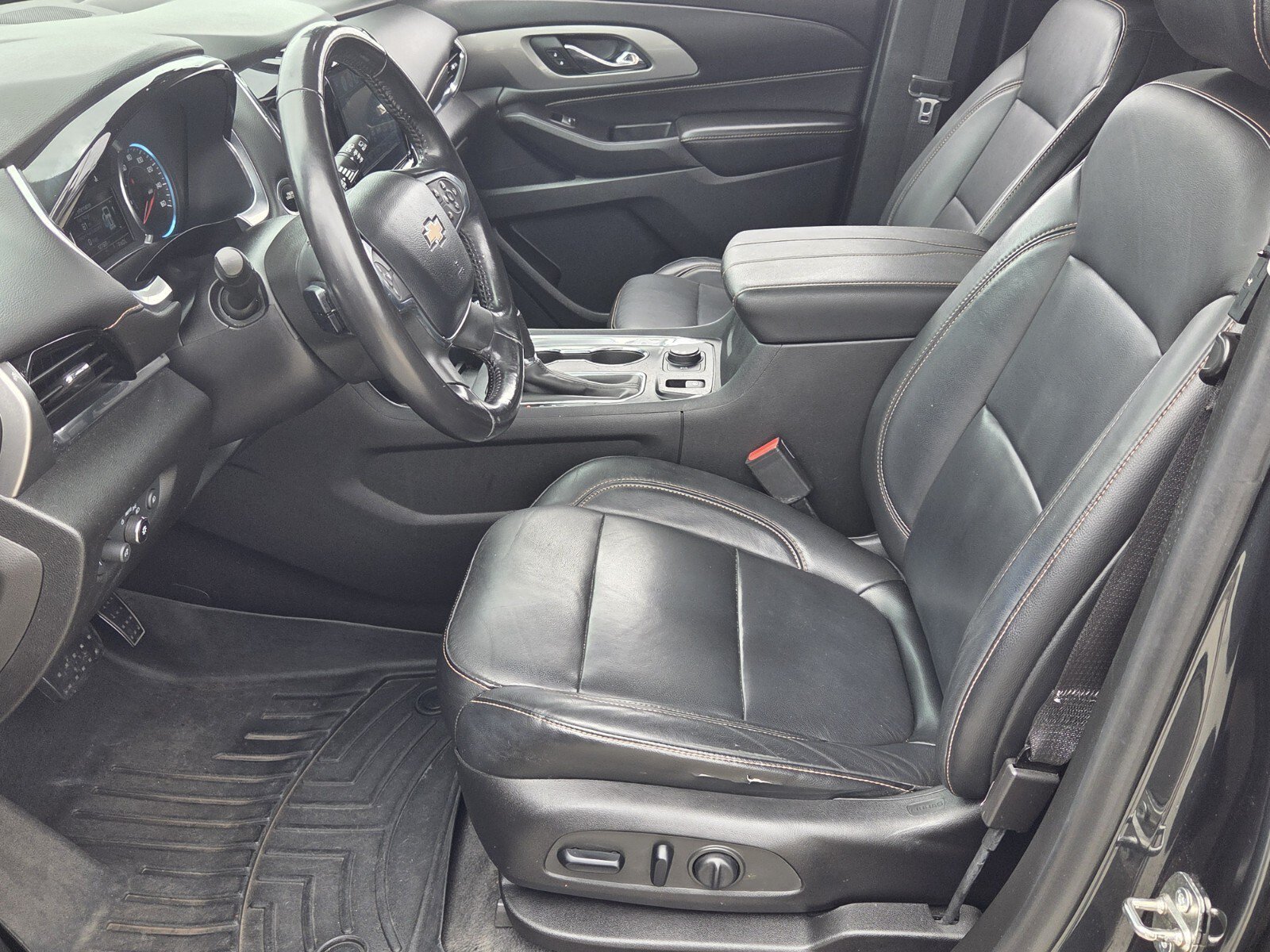 Used 2019 Graphite Metallic Chevrolet 3LT image 3