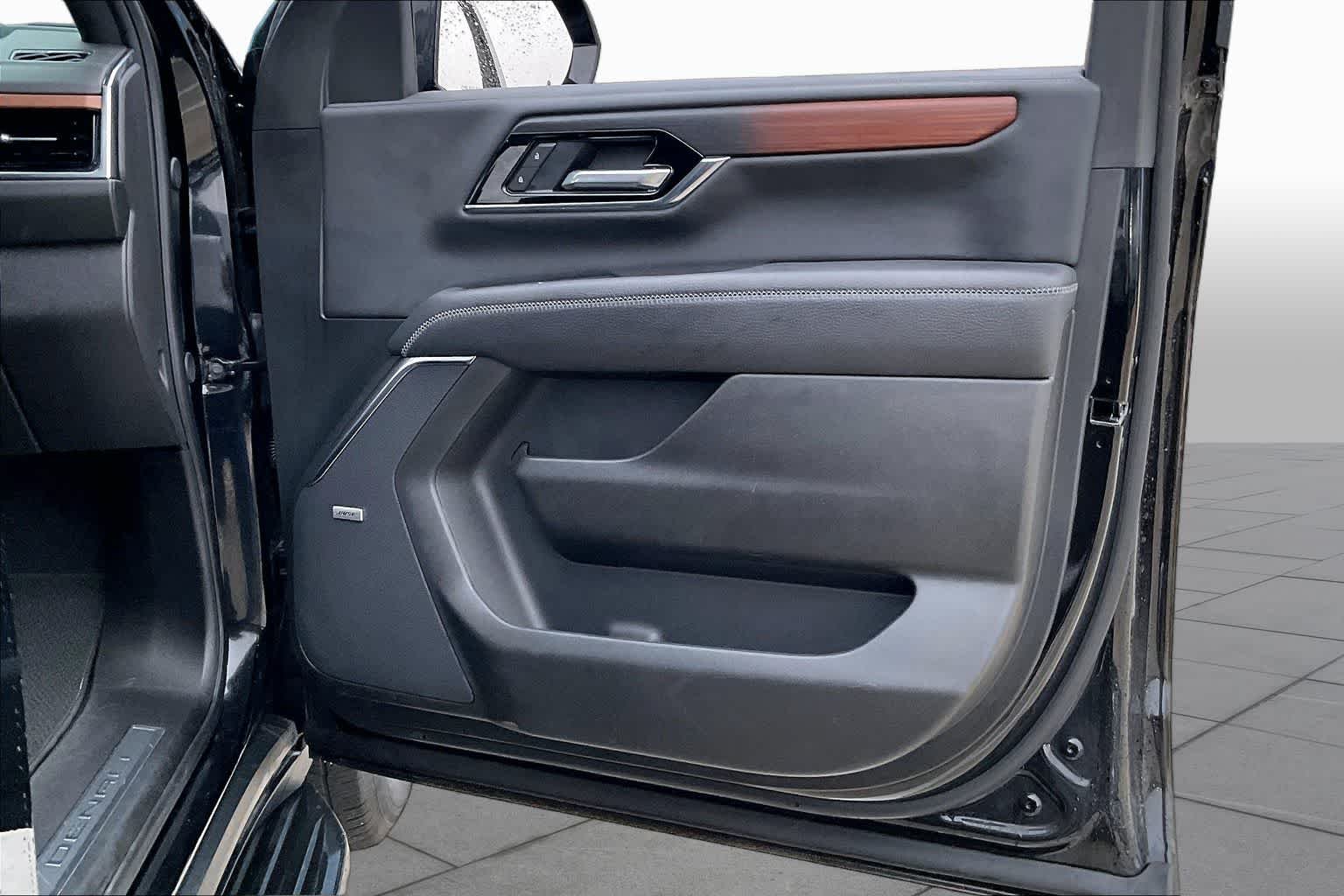2025 GMC Yukon XL Denali - Photo 20